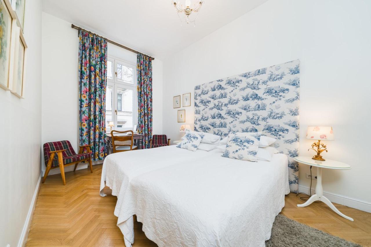 Classy Old Town Suites - By Upstairs Краков Экстерьер фото
