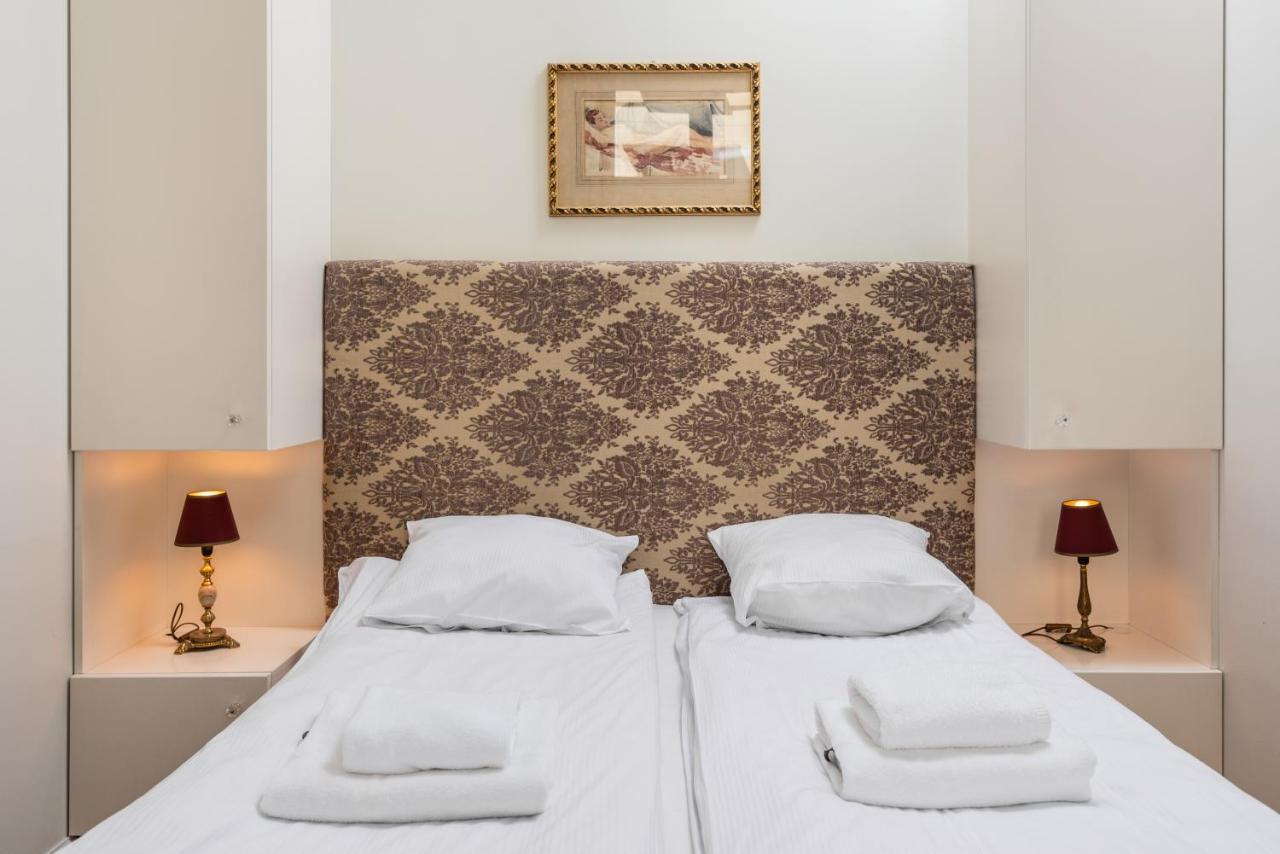 Classy Old Town Suites - By Upstairs Краков Экстерьер фото
