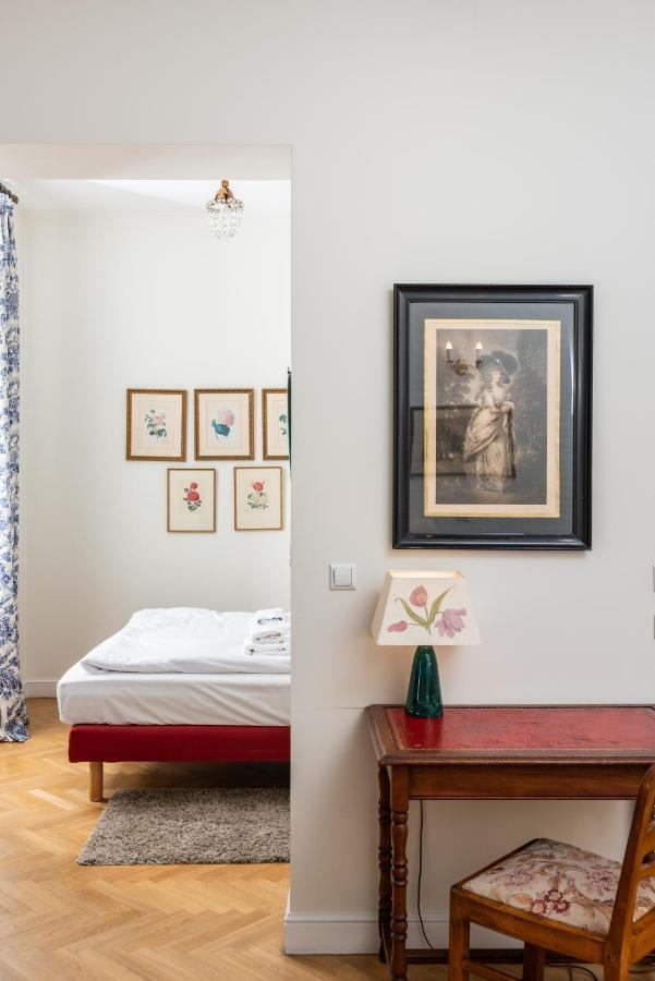 Classy Old Town Suites - By Upstairs Краков Экстерьер фото